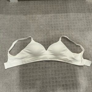 Feelingirl White Seamless Bra size medium EUC